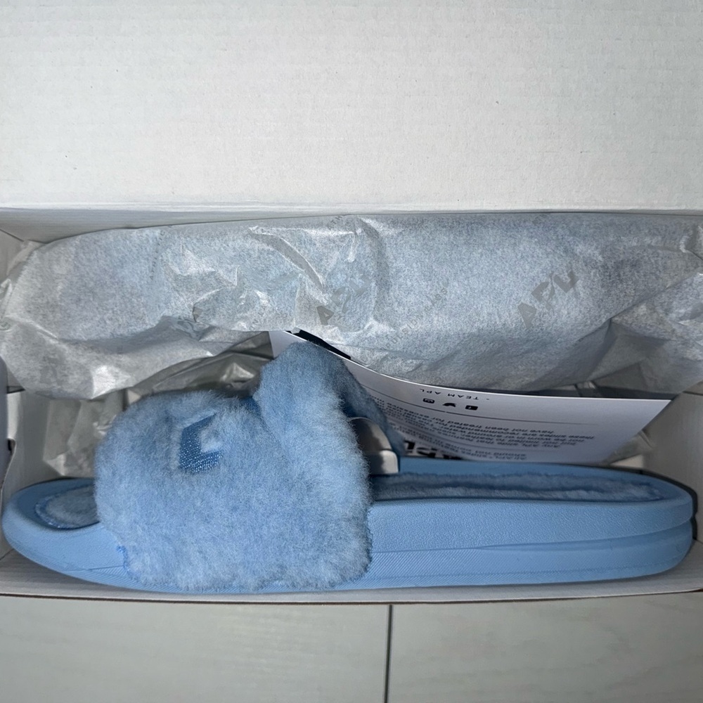 APL Shearling Slides Ice Blue Size 8 - Picture 3 of 6